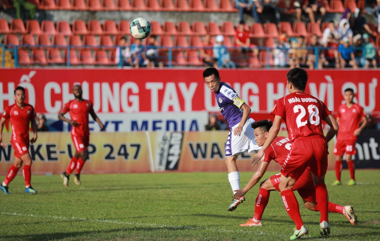 Vòng 14 V-League 2019:
Sài Gòn FC cầm hòa Than Quảng Ninh 2-2 Ảnh: Như Đạt