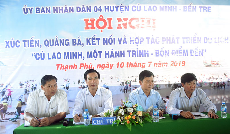 Xúc tiến, quảng bá, kết nối và hợp tác phát triển du lịch Cù lao Minh Chủ trì hội nghị.