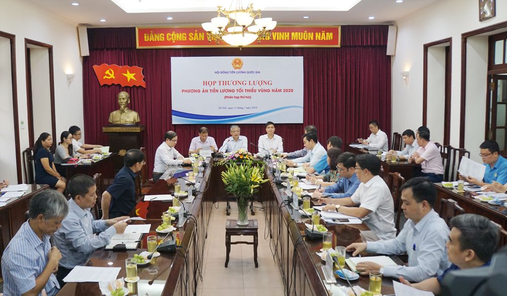 Chốt đề xuất mức tăng lương tối thiểu vùng năm 2020 ở mức 5,5% Quang cảnh phiên họp. Ảnh: MD