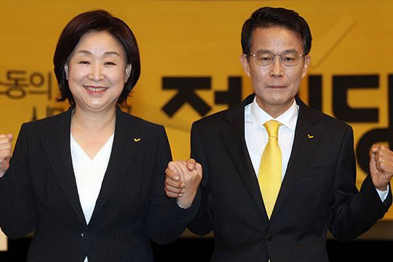 Nữ nghị sỹ Sim Sang-jung trở thành tân Chủ tịch của Đảng Công lý Bà Sim Sang-jung (trái). (Nguồn: YONHAP News)