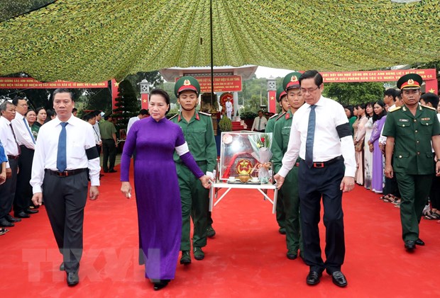 Chủ tịch Quốc hội Nguyễn Thị Kim Ngân dự Lễ truy điệu và an táng hài cốt các liệt sỹ được quy tập trên địa bàn tỉnh Tây Ninh và các liệt sỹ quân tình nguyện Việt Nam hy sinh trong các thời kỳ chiến tranh ở Campuchia giai đoạn XVIII. (Ảnh: Trọng Đức/TTXVN)