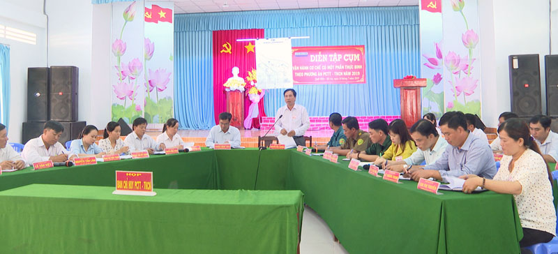 Cụm hai xã Quới Điền, Mỹ An diễn tập phòng chống thiên tai và tìm kiếm cứu nạn Triển khai các cuộc họp tại buổi diễn tập.