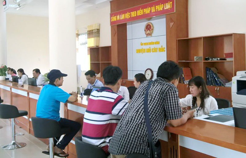 Mỏ Cày Bắc đưa bộ phận một cửa hiện đại vào hoạt động Bộ phận tiếp nhận và trả kết quả của huyện Mỏ Cày Bắc.