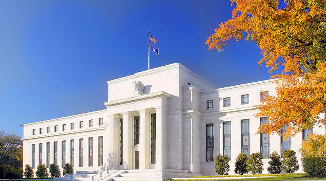 FED hạ lãi suất lần đầu tiên sau hơn 10 năm Trụ sở Ngân hàng Dự trữ Liên bang Mỹ ở thủ đô Washington D.C. Ảnh: The Express