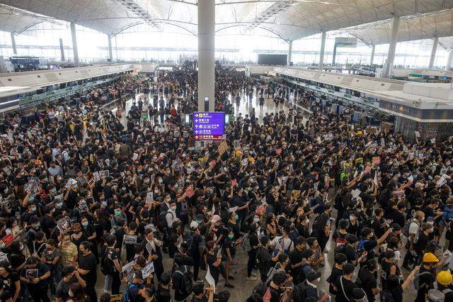 Biểu tình tại Hong Kong. Ảnh: AP