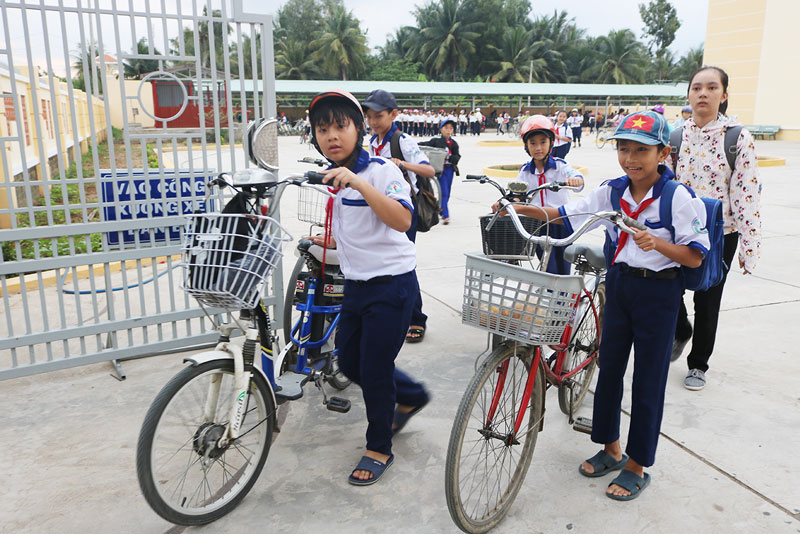 Tăng cường công tác giáo dục an toàn giao thông trong trường học Tăng cường giáo dục an toàn giao thông cho học sinh.