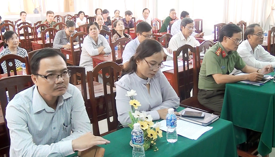 Bà Nguyễn Thị Mai Rý - Chủ tịch UB MTTQVN TP. Bến Tre phát biểu chỉ đạo tại hội nghị