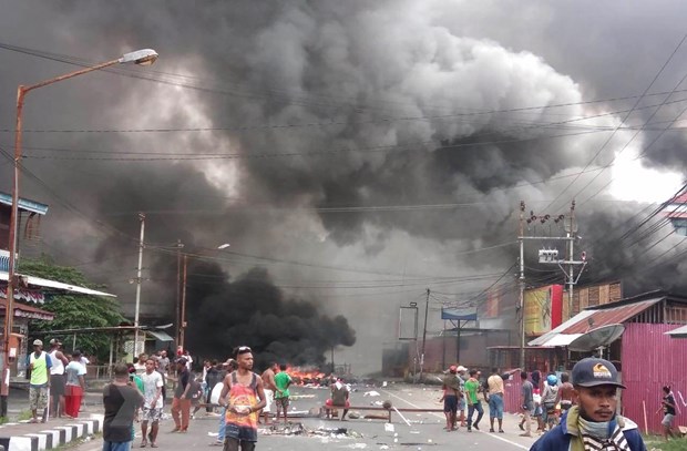 Người biểu tình tập trung tại Manokwari, Papua, Indonesia, ngày 19-8-2019. (Nguồn: AFP/TTXVN)