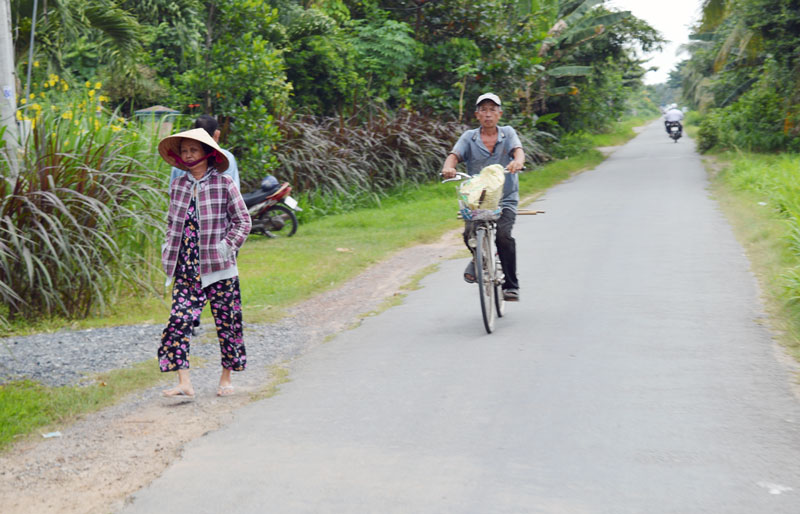 Đường giao thông tại xã Tân Thanh - Giồng Trôm (đoàn 1 kiểm tra chiều ngày 20-8-2019).