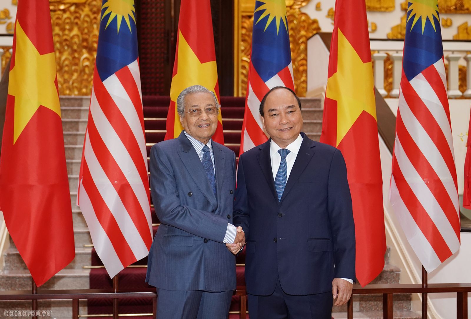 Thủ tướng Nguyễn Xuân Phúc và Thủ tướng Malaysia Mahathir Mohamad. Ảnh VGP/Quang Hiếu