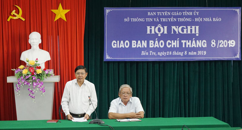 Phó trưởng Ban Tuyên giáo Tỉnh ủy Nguyễn Hữu Thọ phát biểu tại hội nghị.