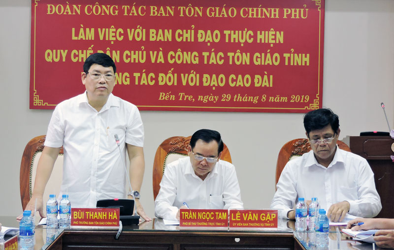 Phó trưởng ban Tôn giáo Chính phủ Bùi Thanh Hà phát biểu tại buổi làm việc.