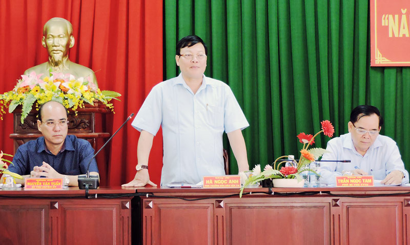 Ban Dân vận Trung ương kiểm tra thực hiện “Năm dân vận chính quyền” tại Ba Tri Phó trưởng ban Dân vận Trung ương Hà Ngọc Anh phát biểu tại buổi làm việc. Ảnh: P.Tuyết
