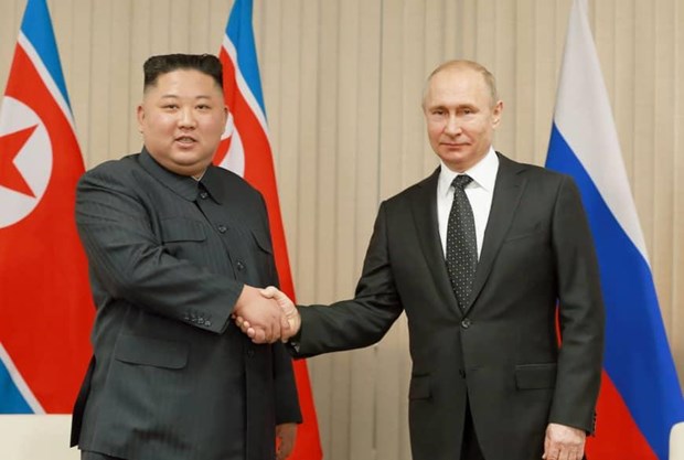 Chủ tịch Triều Tiên Kim Jong-un (trái) và Tổng thống Nga Vladimir Putin (phải). Nguồn: Japan Times