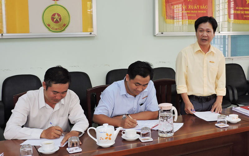 Phó trưởng Ban Dân vận Tỉnh ủy Nguyễn Thanh Phương phát biểu tại buổi làm việc.
