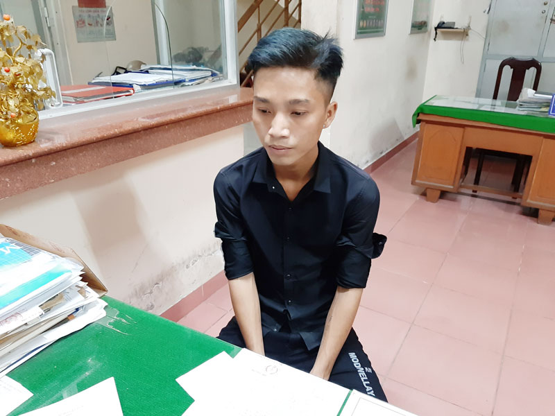 Nguyễn Công Sơn tại cơ quan công an