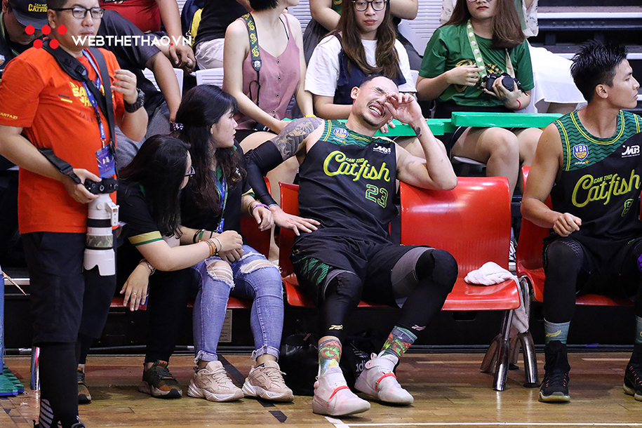 Vận xui ập đến với Tâm Đinh khi anh dính chấn thương khá nặng.