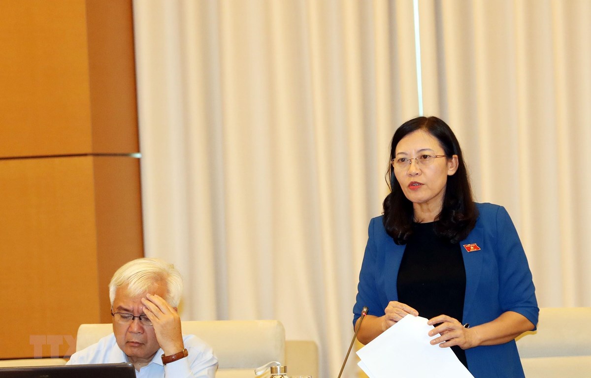 Chỉ rõ vướng mắc trong công tác giám định tư pháp để sửa đổi, bổ sung Chủ nhiệm Ủy ban Tư pháp của Quốc hội Lê Thị Nga trình bày báo cáo thẩm tra. Ảnh: Trọng Đức/TTXVN