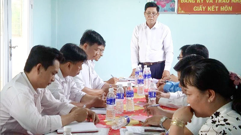 Kiểm tra thực hiện quy chế dân chủ tại xã Hương Mỹ Đồng chí Lê Văn Gập phát biểu tại buổi làm việc.