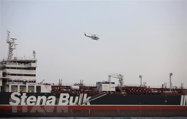 Tàu chở dầu Stena Impero treo cờ Anh ở gần Eo biển Hormuz, Iran ngày 21-7-2019. Ảnh: THX/TTXVN