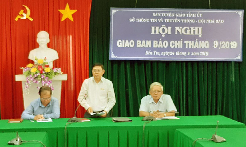 Phó trưởng Ban Tuyên giáo Tinh ủy Nguyễn Hữu Thọ phát biểu tại hội nghị.