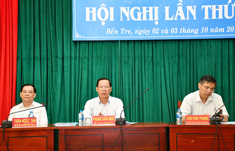 Chủ trì hội nghị. Ảnh: Hữu Hiệp