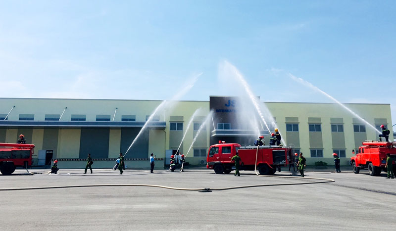Diễn tập phương án phòng cháy, chữa cháy.