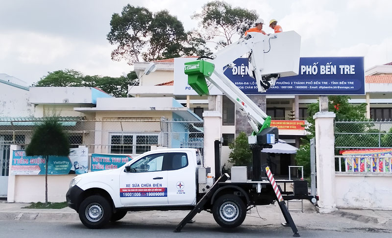 Điện lực TP. Bến Tre tổ chức kiểm tra lưới điện.