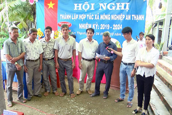Hội đồng quản trị và Ban kiểm soát HTX ra mắt.