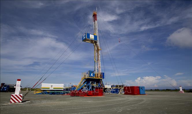 Giếng khoan dầu mỏ theo công nghệ trục ngang tại Boca de Jaruco, tỉnh Mayabeque, Cuba, ngày 4-10-2019. Ảnh: AFP/TTXVN