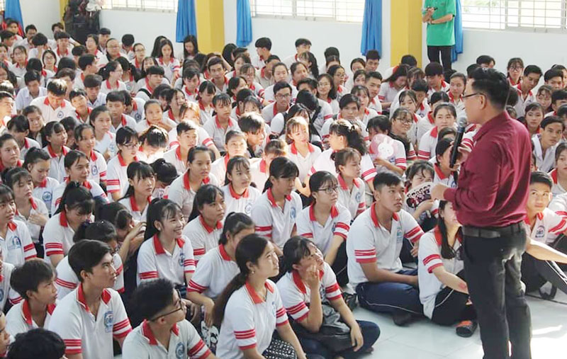 Sự đồng hành của phụ huynh trong giáo dục giới tính Giáo dục giới tính, trang bị kỹ năng sống cho học sinh cần được thực hiện với cách thức sáng tạo, phù hợp. Ảnh: Minh Tuấn