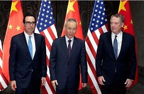 Bộ trưởng Tài chính Mỹ Steven Mnuchin, Phó thủ tướng Trung Quốc Lưu Hạc và Đại diện thương mại Mỹ Robert Lighthizer trong cuộc gặp tháng 7. Ảnh: Reuters