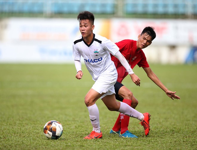 U21 Hồng Lĩnh Hà Tĩnh đè bẹp U21 HAGL trên sân Pleiku