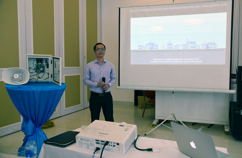 Giới thiệu công nghệ mới về thông tin - truyền thông Ông Đặng Triều Dương - Trưởng phòng Kinh doanh Trung tâm công nghệ thông tin Mobifone giới thiệu giải pháp truyền thanh thông minh tại hội thảo.