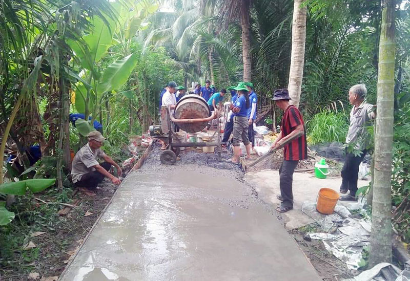 Hơn 170 hộ dân Châu Hòa hiến đất, hoa màu để làm đường Một đoạn đường Xẻo Môn, ấp Thới Trị đã hoàn thành. Ảnh: Kim Phụng