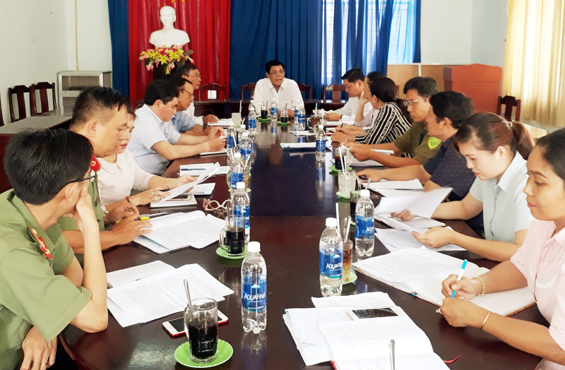 Kiểm tra công tác tuyên truyền, vận động gắn với mô hình dân vận khéo tại xã An Phước Trưởng ban Dân vận Tỉnh ủy Lê Văn Gặp phát biểu tại buổi làm việc.