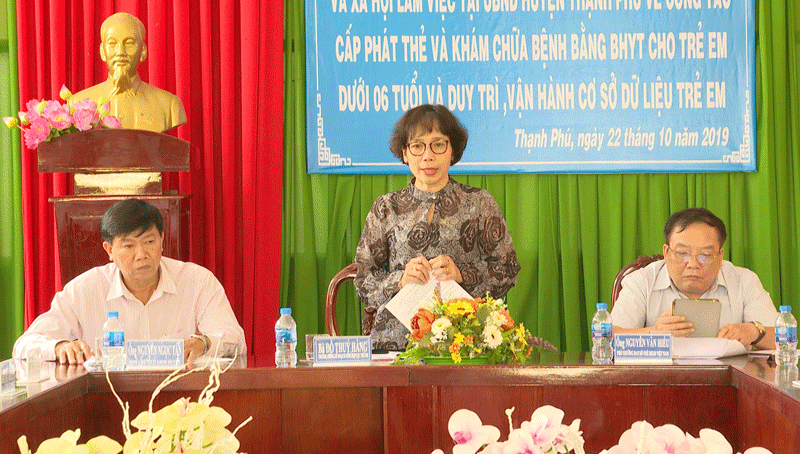 Đoàn kiểm tra Cục Trẻ em làm việc tại huyện Thạnh Phú Bà Đỗ Thúy Hằng - Trưởng phòng Kế hoạch Tổng hợp Cục Trẻ em phát biểu