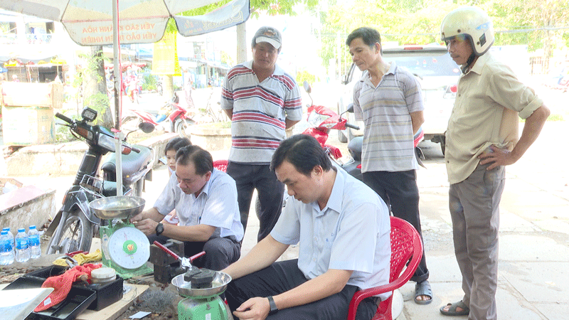 Kiểm định cân thông dụng cho các cơ sở, hộ kinh doanh Cơ sở, hộ kinh doanh đem cân đến kiểm định
