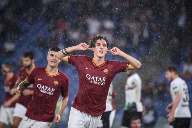 Vòng bảng Europa League:
MU giành 3 điểm khó nhọc trước Partizan Zaniolo đưa Roma vươn lên dẫn trước - Ảnh: Getty Images