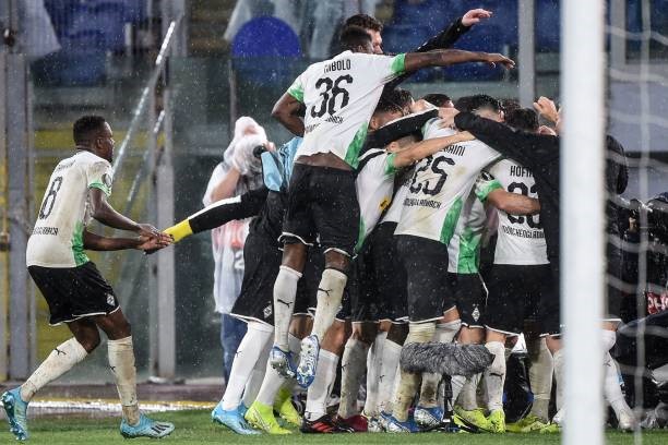 Vòng bảng Europa League:
MU giành 3 điểm khó nhọc trước Partizan M'gladbach giành trận hòa như thắng - Ảnh: Getty Images