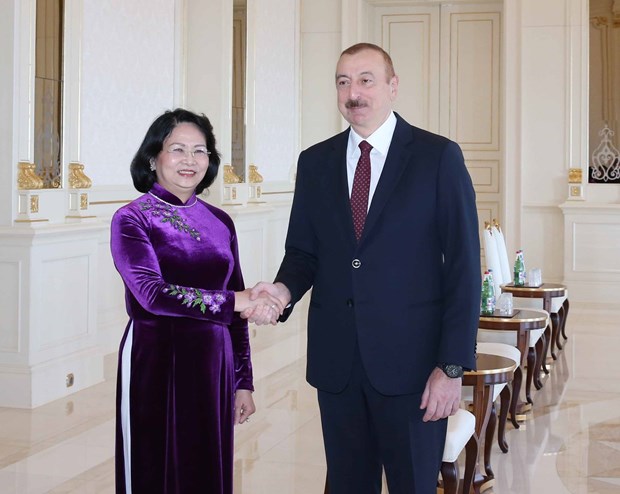 Phó chủ tịch nước Đặng Thị Ngọc Thịnh và Tổng thống Azerbaijan Ilham Aliyev. Ảnh: Phương Hoa/TTXVN