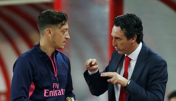 HLV Emery tiếp tục đày ải Ozil trên ghế dự bị