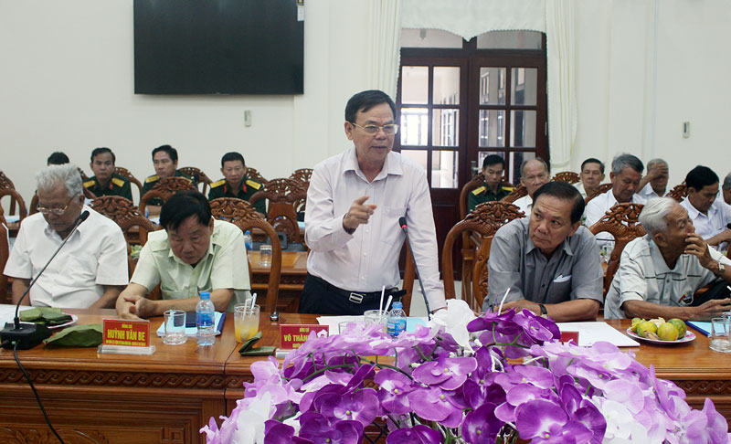  Nguyên Bí thư Tỉnh ủy Võ Thành Hạo tham gia góp ý kiến tại Hội thảo.