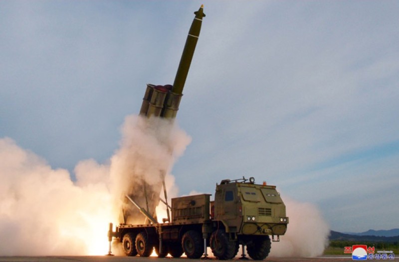 Triều Tiên thử nghiệm thành công hệ thống phóng rocket đa nòng cỡ lớn Hệ thống phóng rocket đa nòng cỡ lớn của Triều Tiên. Ảnh: KCNA