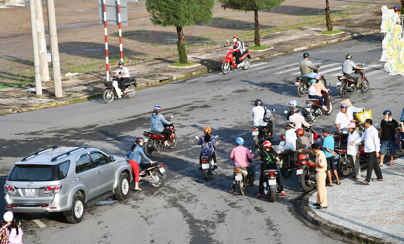 Tai nạn giao thông trên đoạn đại lộ Đồng Khởi, Phường 2, TP. Bến Tre. Ảnh: Hữu Hiệp