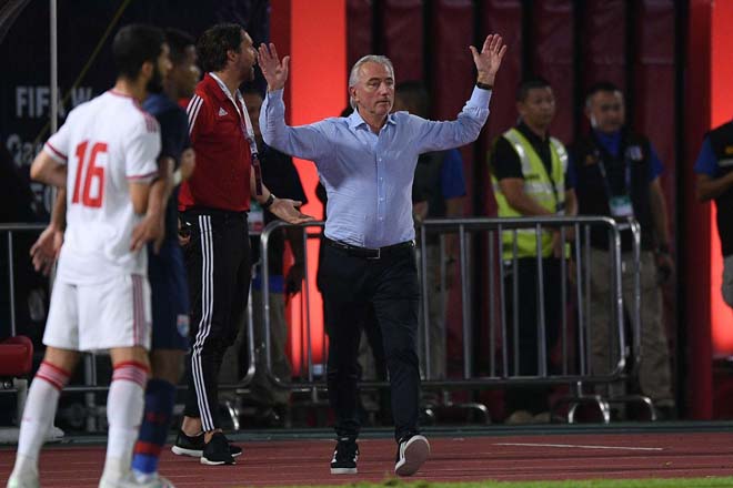 HLV Bert van Marwijk đang chịu nhiều sức ép.