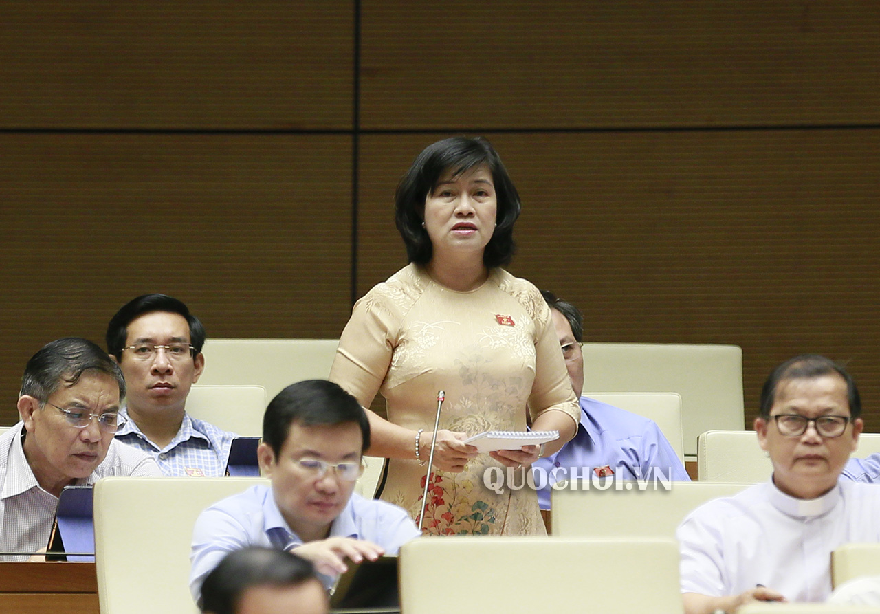 Đại biểu Nguyễn Thị Lệ Thủy chất vấn Bộ trưởng Bộ Thông tin và Truyền thông Đại biểu Nguyễn Thị Lệ Thủy phát biểu tại phiên chất vấn. Ảnh: quochoi.vn