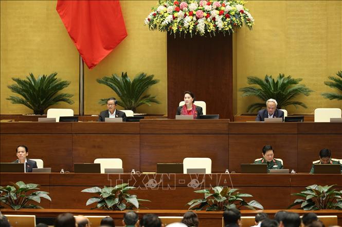 Kỳ họp thứ 8, Quốc hội khóa XIV: Thông cáo báo chí số 16 Chủ tịch Quốc hội Nguyễn Thị Kim Ngân và các Phó Chủ tịch điều hành phiên họp chiều 11-11. Ảnh: Dương Giang/TTXVN