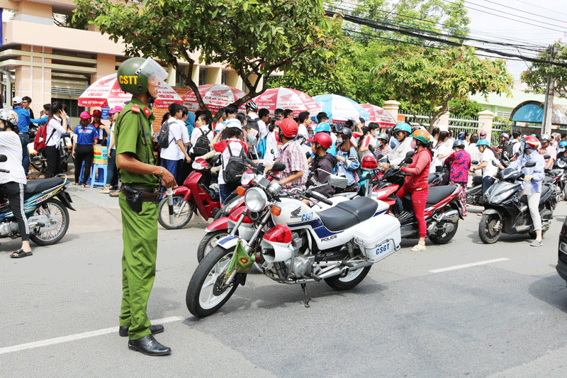 Chống ùn tắc giao thông trước, trong và sau Lễ hội Dừa Chống ùn tắc, đảm bảo TT-ATGT trước, trong và sau Lễ hội Dừa