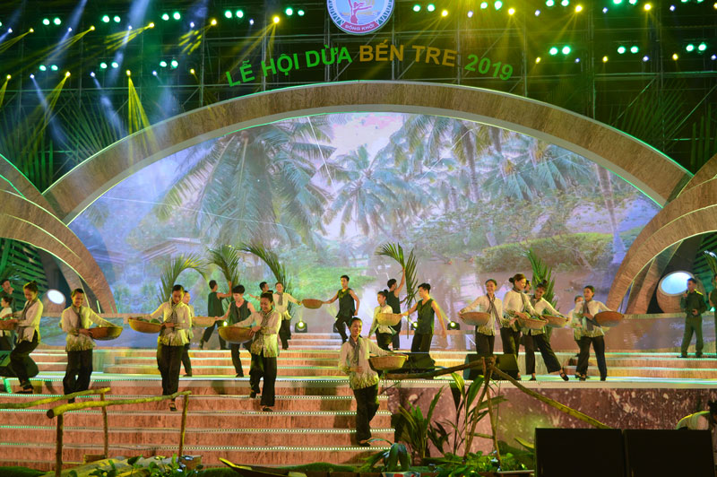 Khai mạc hội chợ triển lãm các sản phẩm dừa năm 2019 Tổng duyệt chương trình nghệ thuật đêm khai mạc. Ảnh: Ánh nguyệt